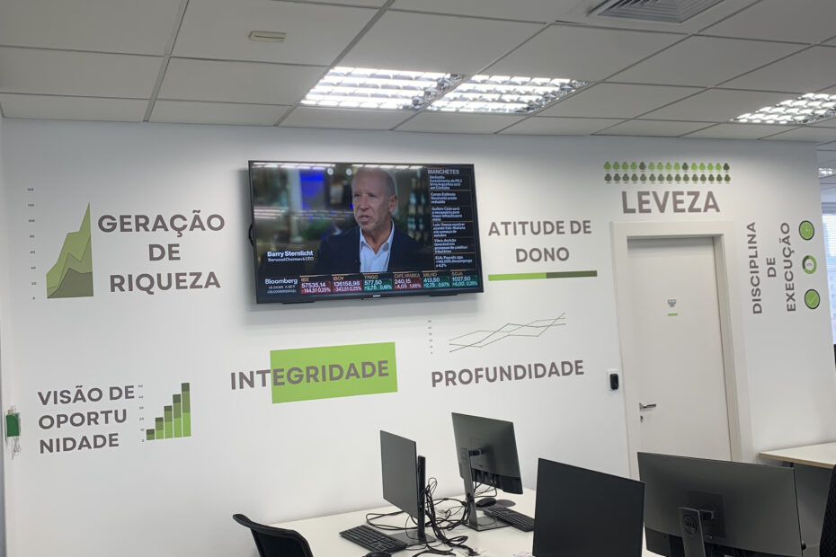 Adesivos impressos em HP látex.